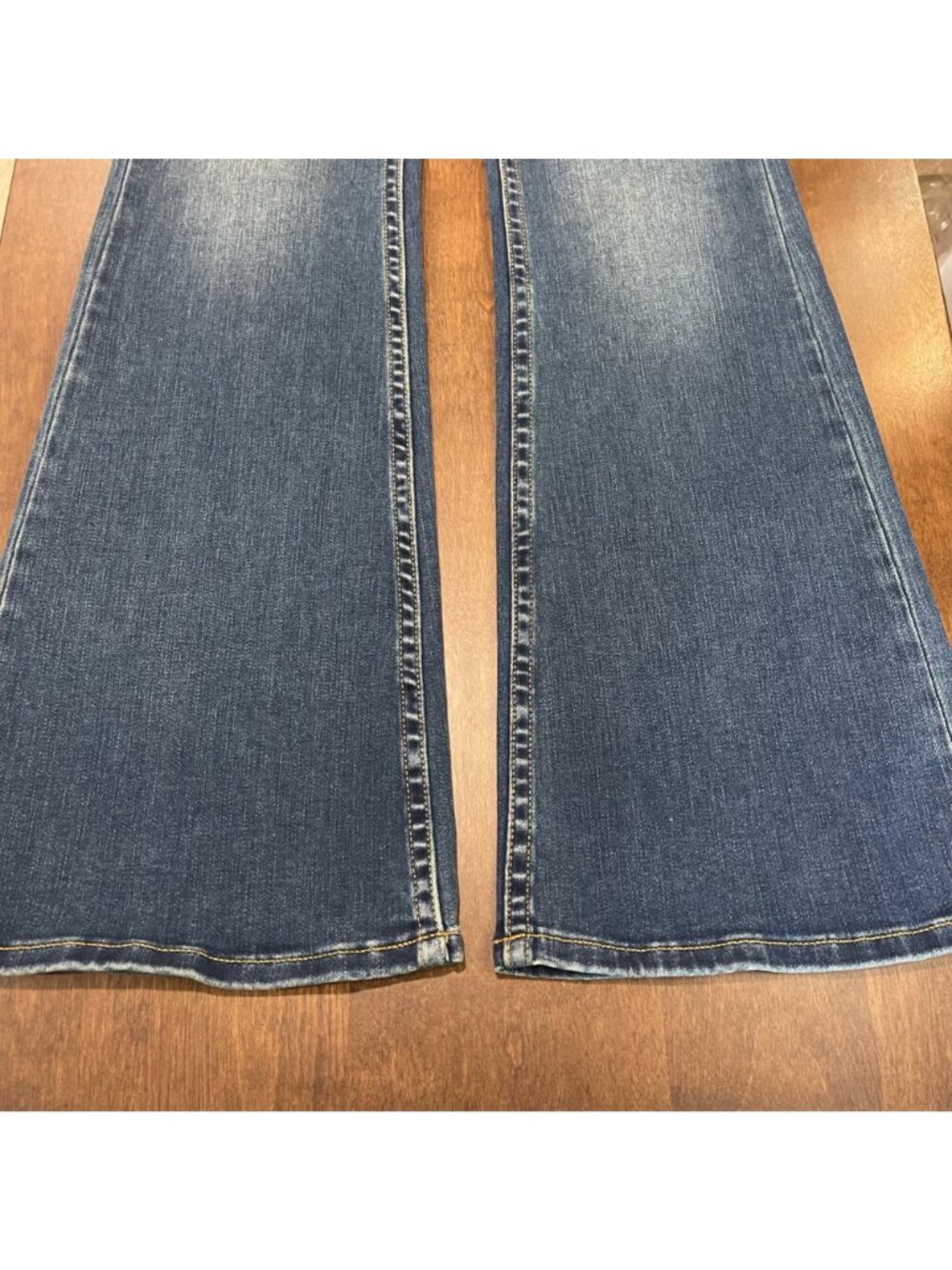 Lucky Brand Low Rise Flare Jeans Women's Size 6/29 Medium Wash Denim Flap Pocket - Picture 10 of 14